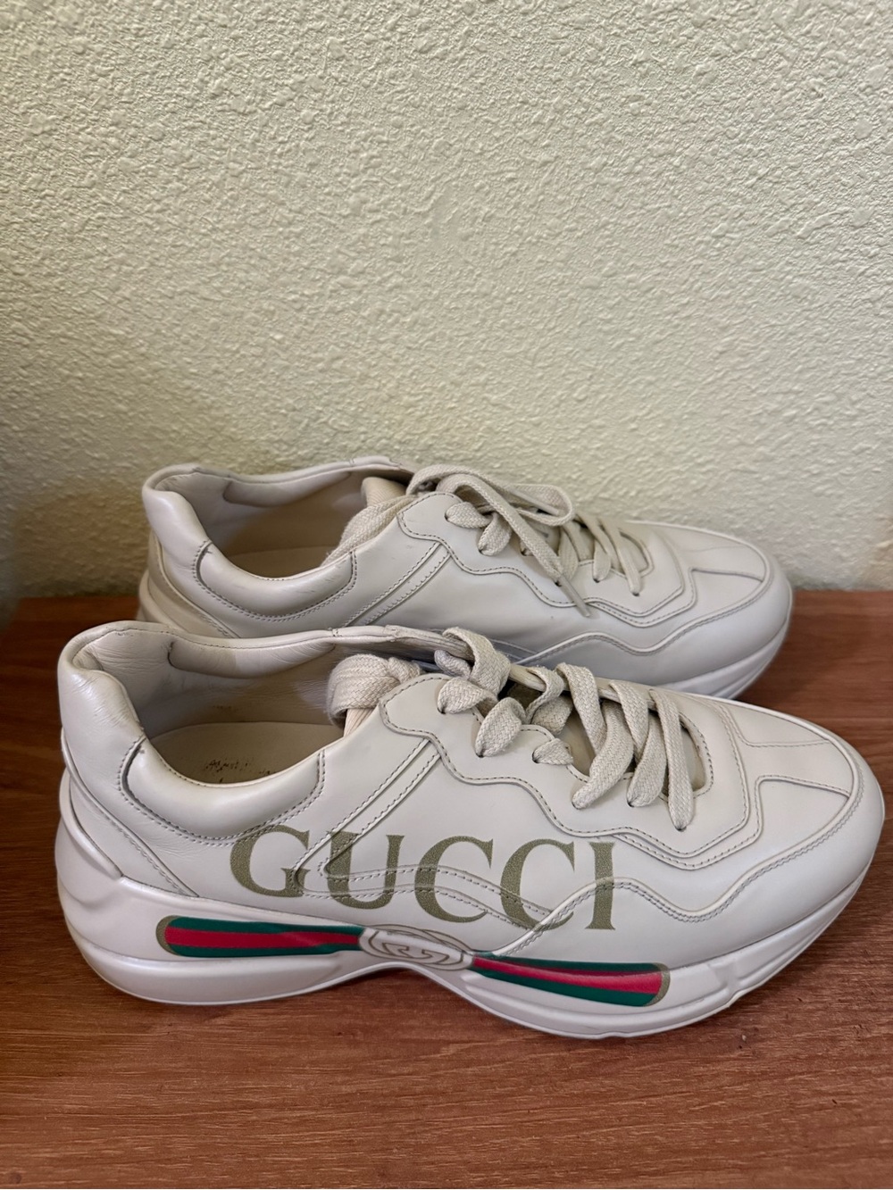 Gucci Off-White Leather Sneakers with Gold Logo and Green-Red Web